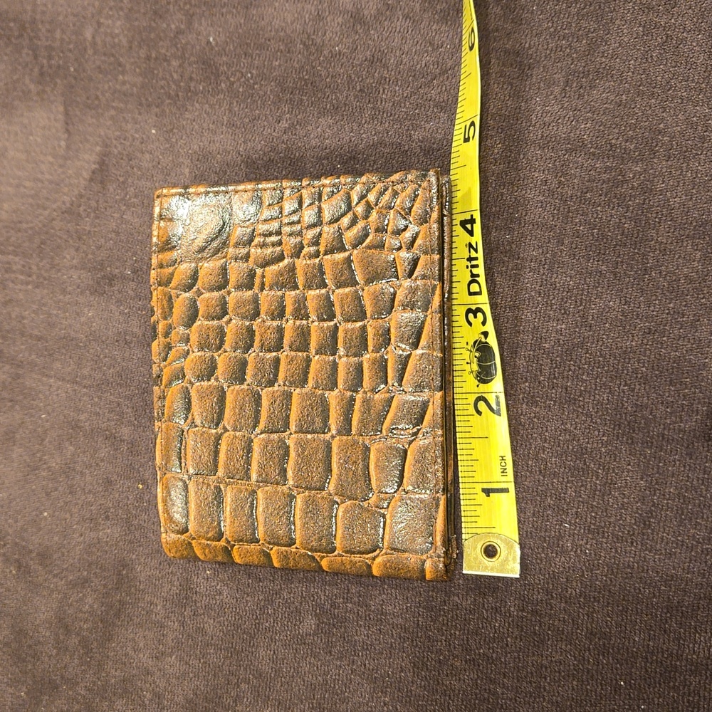 Wallet genuine leather and handcrafted.